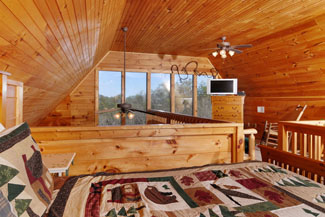 Pigeon Forge Cabin with a mountain view convenient to the main parkway with a mountain view from the lofted bedroom